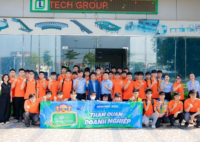 don tiep sinh vien truong cao dang fpt polytechnic tham quan nha may intech group