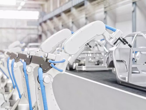 nha may tuong lai  9 xu huong cong nghe trong day chuyen san xuat