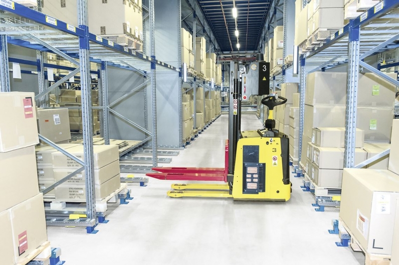 robotics dan dau nganh logistics tu dong