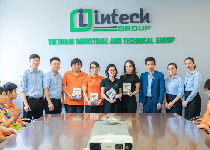 Bà Vũ Thị Thủy - Giảng viên Bộ môn Cơ khí, Trường Cao đẳng FPT Polytechnic đã bày tỏ sự ấn tượng và đánh giá cao năng lực sản xuất, hệ thống quản lý và chất lượng sản phẩm của Intech Group