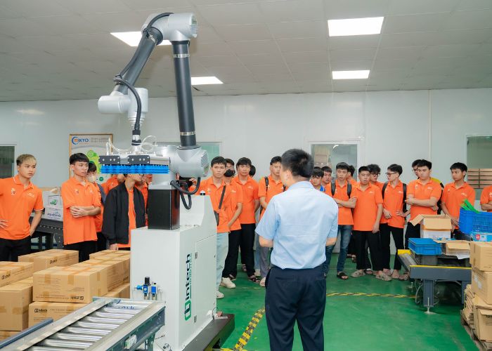 dòng sản phẩm Trạm Robot Bốc Xếp thế hệ mới một trong những giải pháp tự động hóa tiên tiến gây ấn tượng mạnh