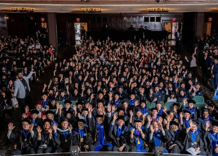 Toàn cảnh buổi lễ trao bằng