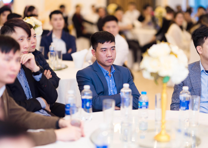 Buổi chia sẻ khép lại với tinh thần hứng khởi và sự quyết tâm của toàn thể đội ngũ