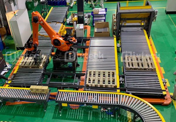 Robot bốc xếp kết hợp dây chuyền tự động hóa chạy test tại nhà máy sản xuất Intech Group