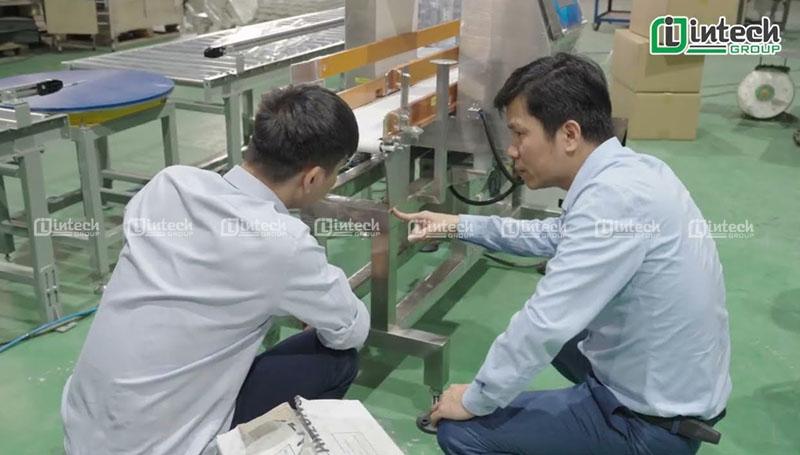 Intech Group Gia công & Sản xuất, sự tỉ mỉ trong việc Lắp ráp & Đấu nối tủ điện, cho đến khi Chạy thử nghiệm nghiêm ngặt tại nhà máy trước khi xuất xưởng