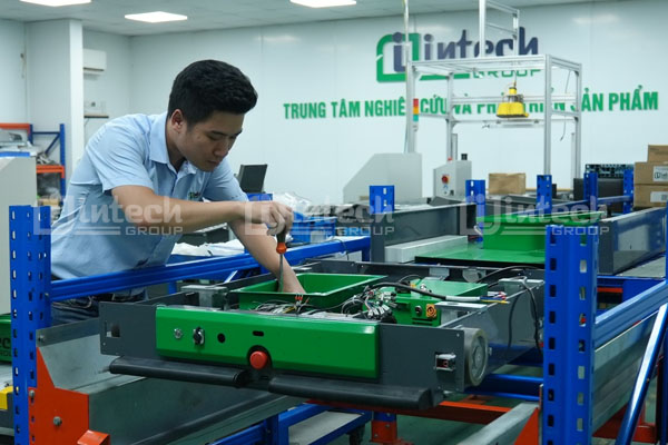 Robot Shuttle tại nhà máy Intech