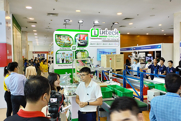 Gian hàng Intech Group tại triển lãm FBC 2023 ngày thứ 2 vẫn nhộn nhịp khách tham quan