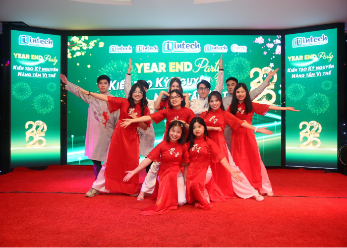 Trong không khí đầm ấm của buổi lễ, các cột mốc đáng nhớ của năm 2024 được tái hiện qua phần tổng kết hoạt động đầy ấn tượng